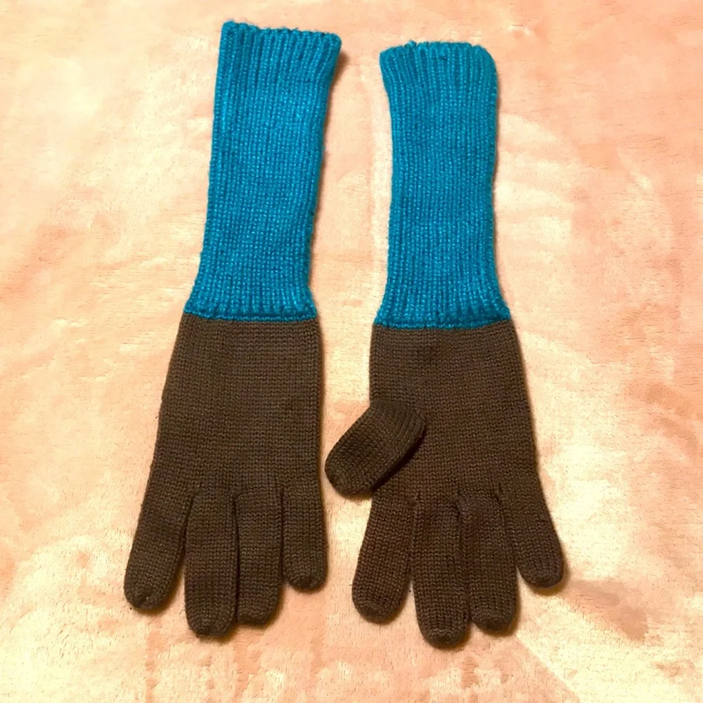 Women’s Knit Style Two/Toned colored Gloves/Final Price - Picture 1 of 9